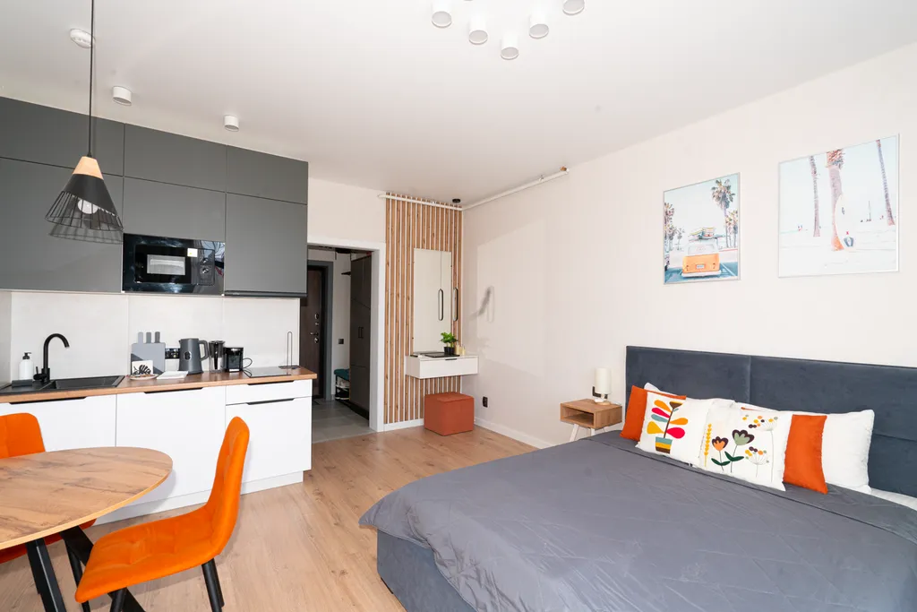 Дизайнерская студия ls-relax time с боковым видом на море с 14 этажа