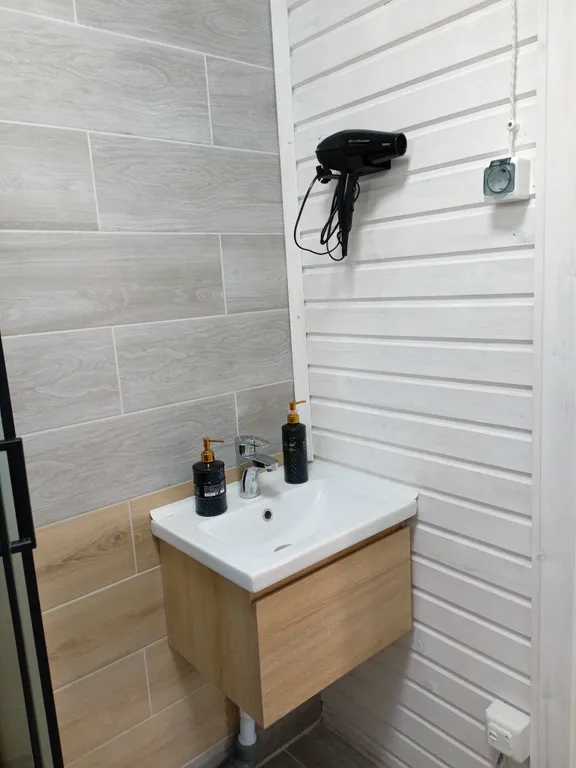 Дом у леса недалеко от песчаного пляжа