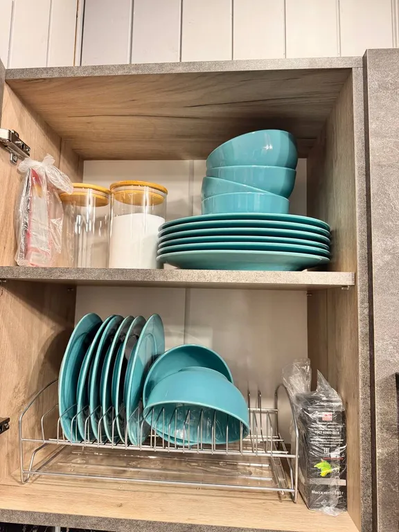 Дом с видом на море в лесу