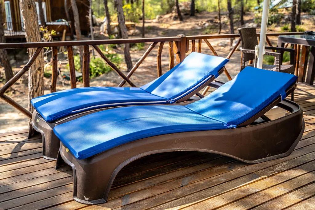 Бунгало в сосновом лесу на берегу Средиземного моря, Турция