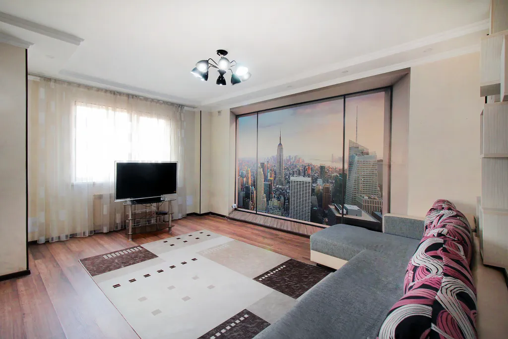 Большая трешка рядом с ТРЦ Mega Alma-Ata