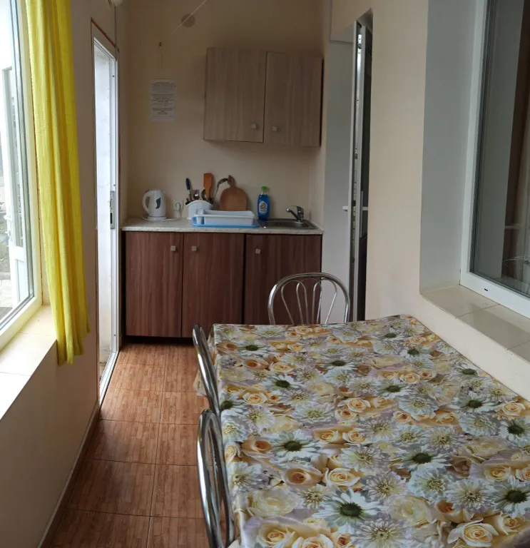 Квартира Квартира Семейный номер с кухней в доме с бассейном — Судак