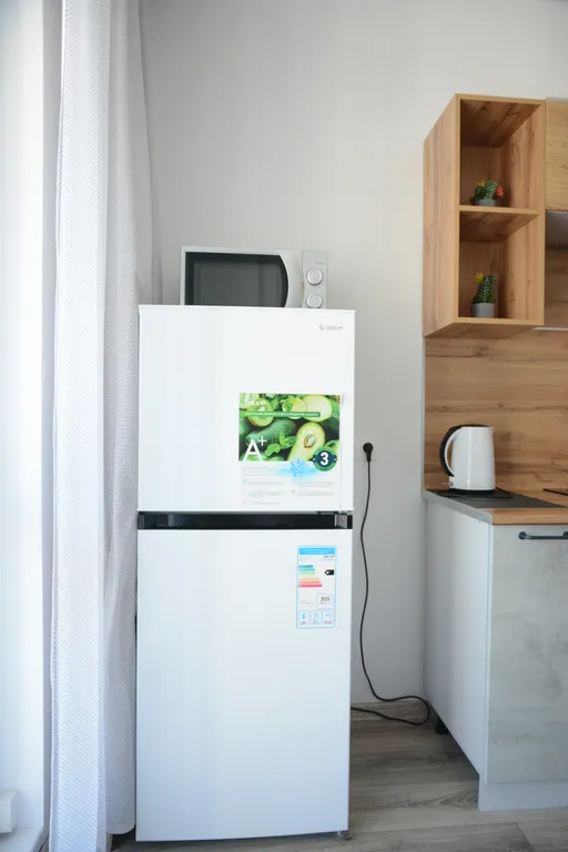 1к между морем и Кипарисовым озером