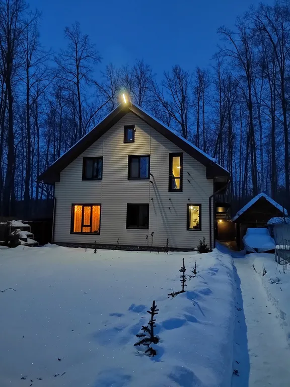 Дом в лесу у залива