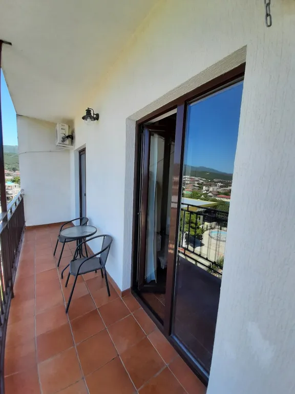 Большая квартира с видом на море