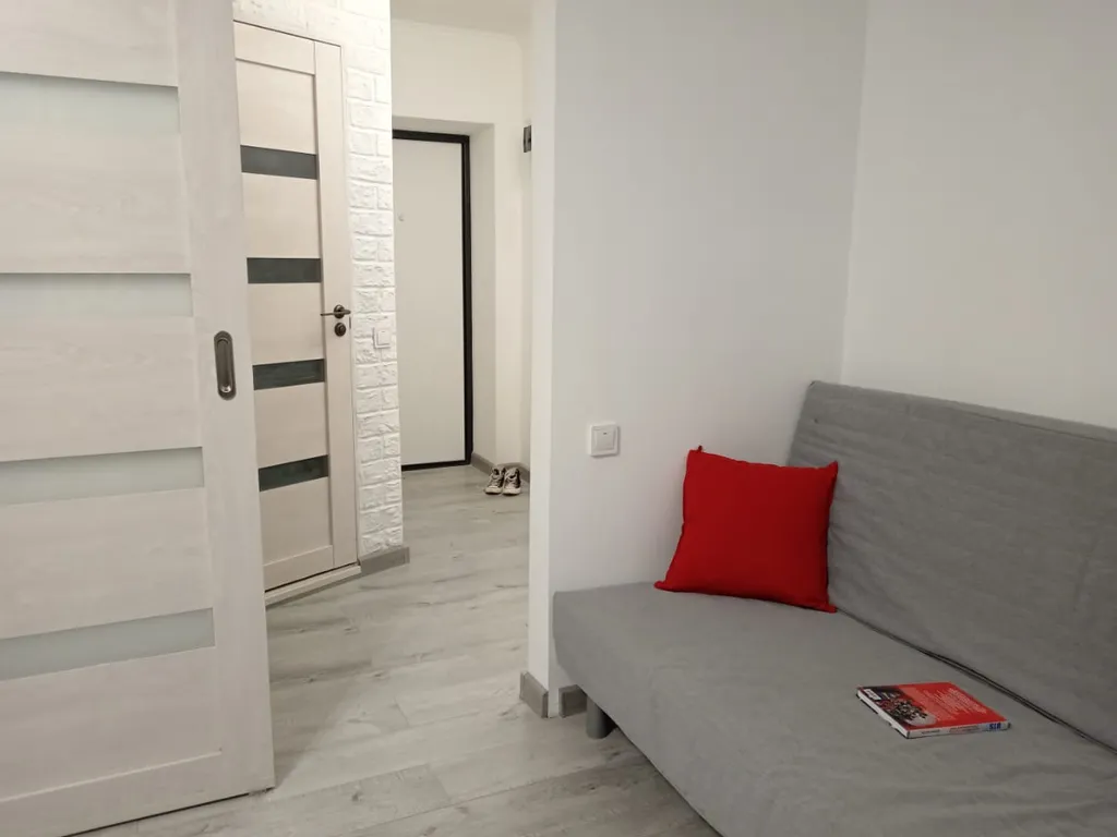 Квартира Просторная и уютная угловая квартира с видом на аллею — Пересвет