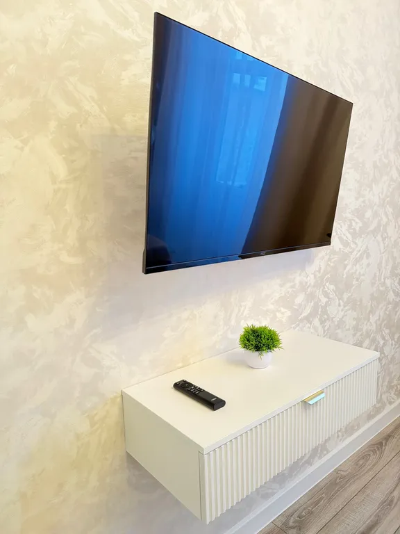 Светлая и чистая квартира с современным ремонтом.