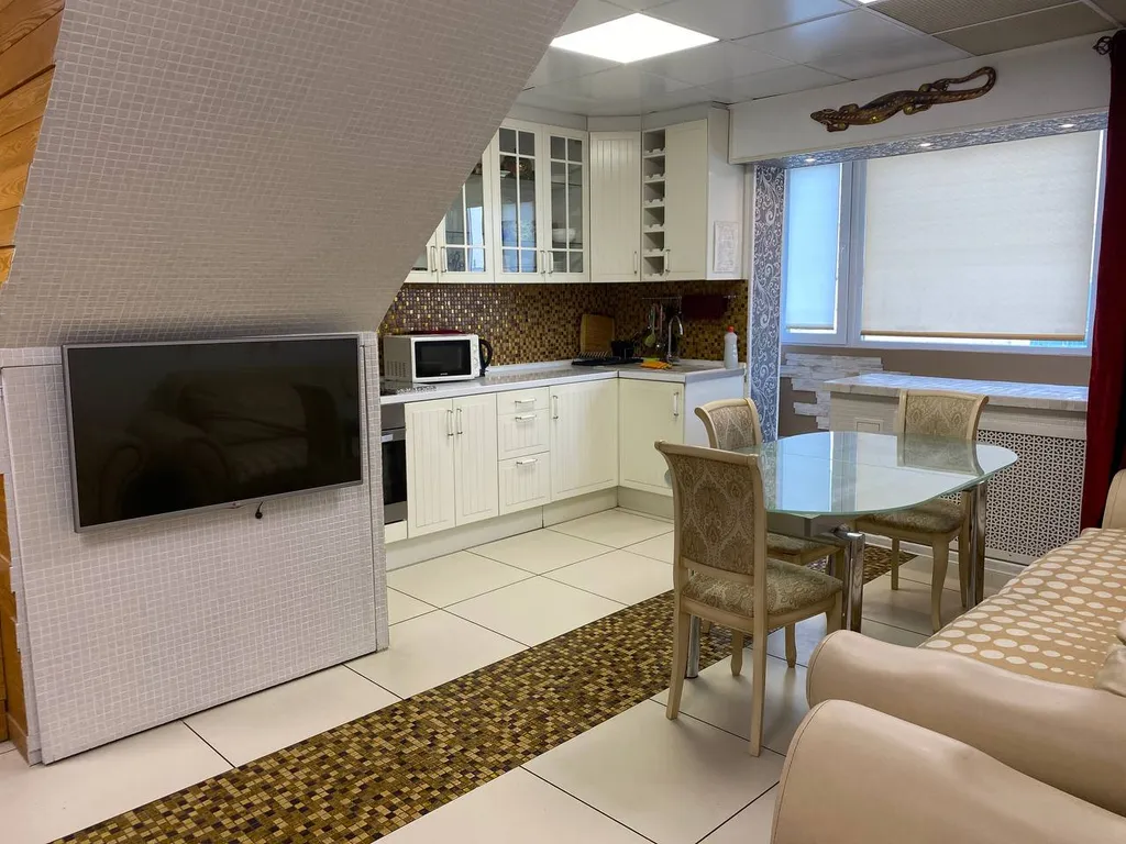 Пятикомнатная квартира с сауной и кинотеатром в центре