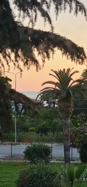 Уютная светлая квартира на берегу моря в центре