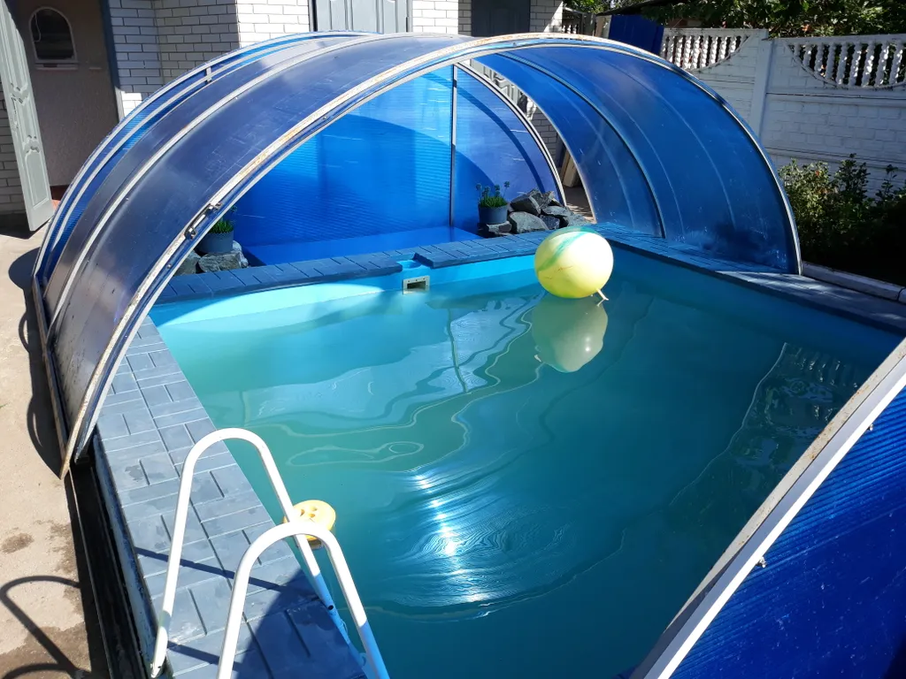 Дом с баней на территории частного домовладения