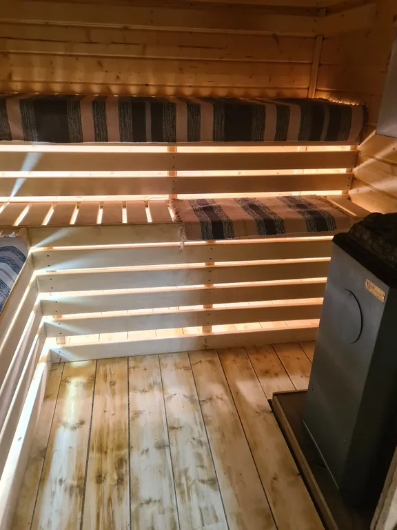 Домик у озера