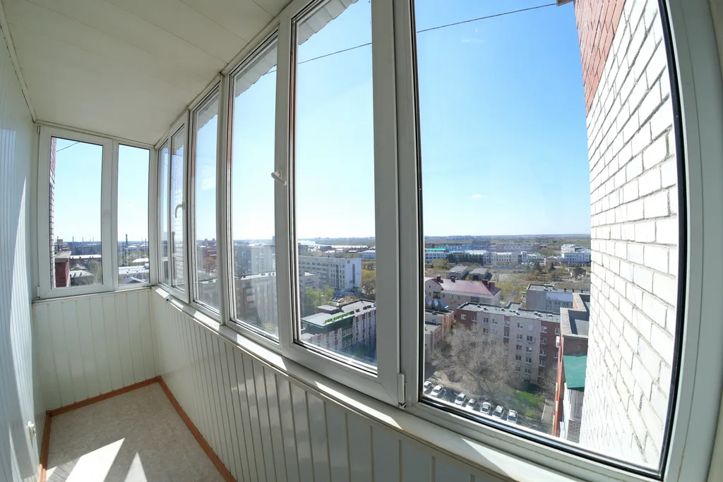 Панорамные апартаменты с видом на Иртыш