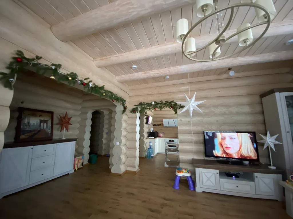 Деревянный комфортабельный дом на берегу озера