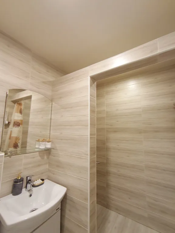 Комфортная квартира на берегу реки с живописным видом на горы