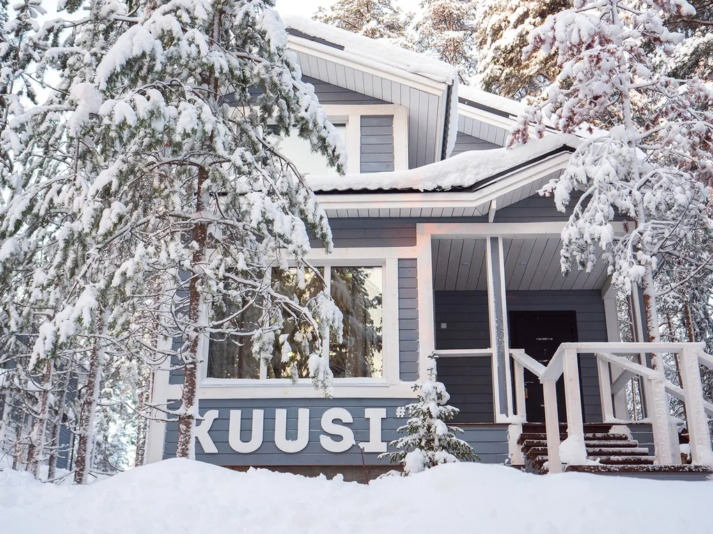 Уютный и просторный коттедж в сосновом бору на берегу озера