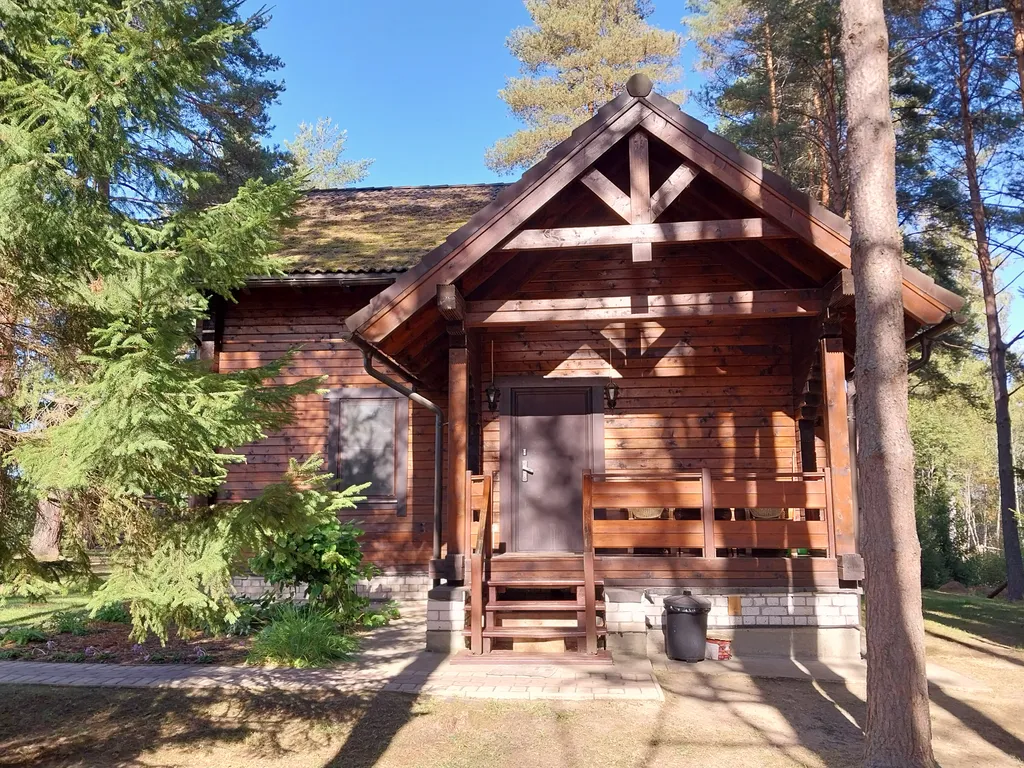 Котедж-дуплекс на берегу озера Глубокое