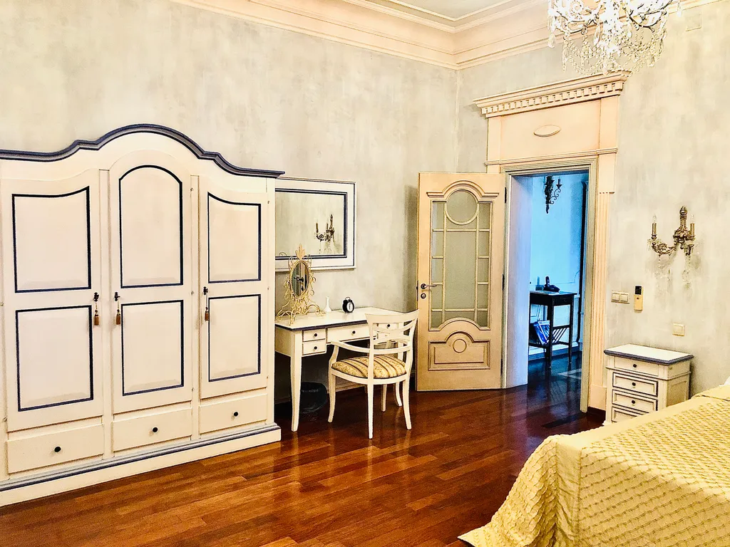 Апартаменты Вилла Елена на набережной Ялты с видом на море