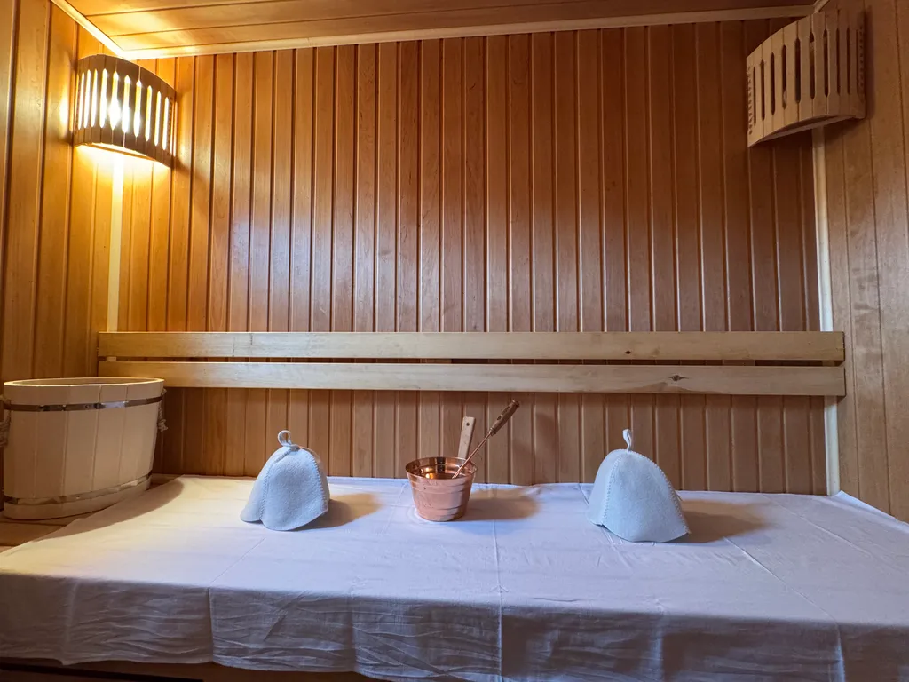 Абсолютно новый дом с баней, включена в стоимость, и горячей купелью