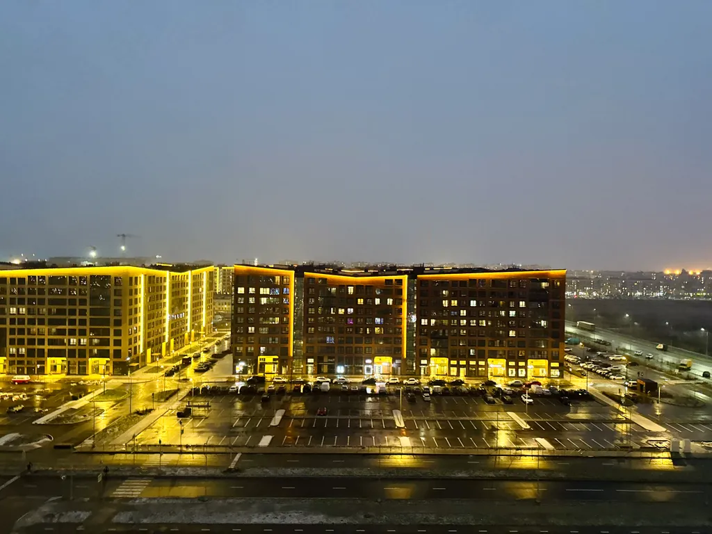 Светлая студия с видом на закат