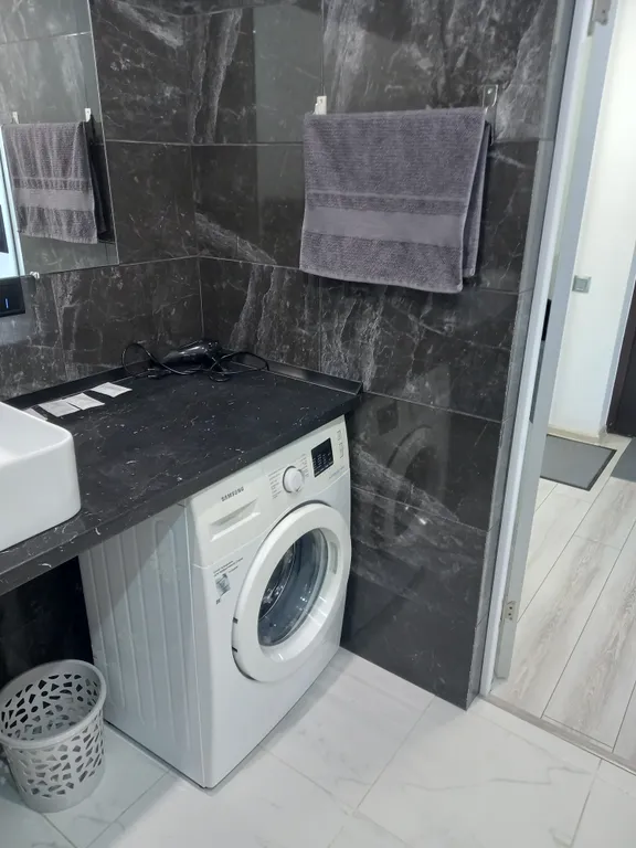 Уютная квартира с панорамным окнами и видом на горы