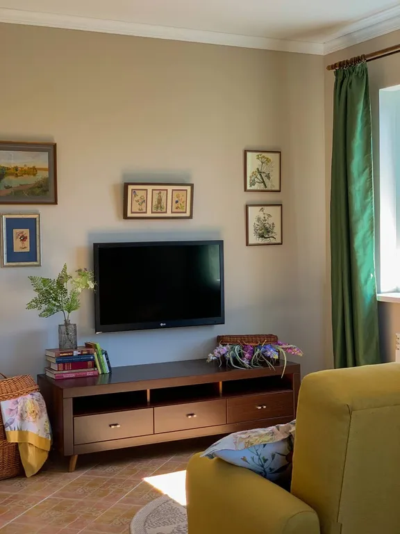 Уютный домик на берегу реки