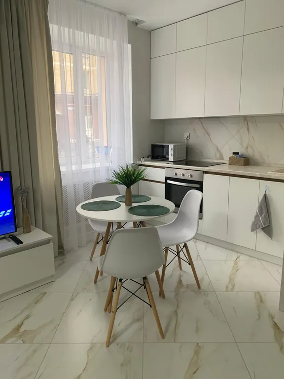 Уютная студия, в центре ленинского района, рядом набережная, сквер Зои