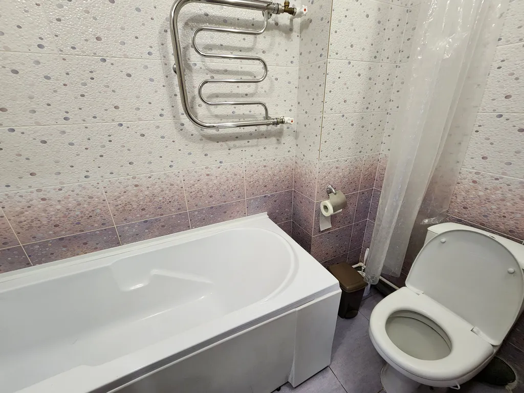 Уютная однокомнатная квартира с видом на озеро рядом с вокзалом