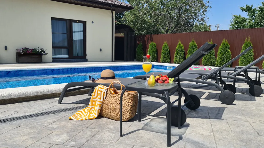 Вилла на 8 гостей с теплым бассейном и беседкой для барбекю