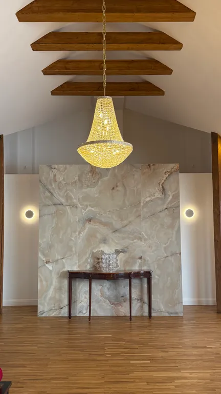 Лофт - мансарда с фронтальным видом на море