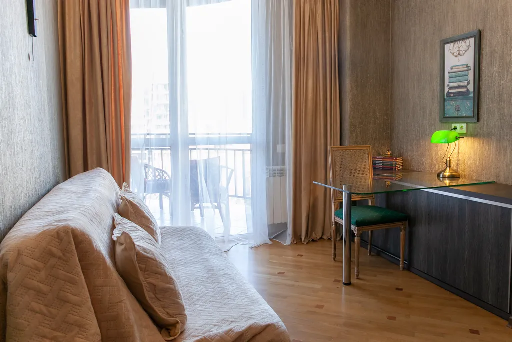 Просторная квартира в центре города около Мзиури парка