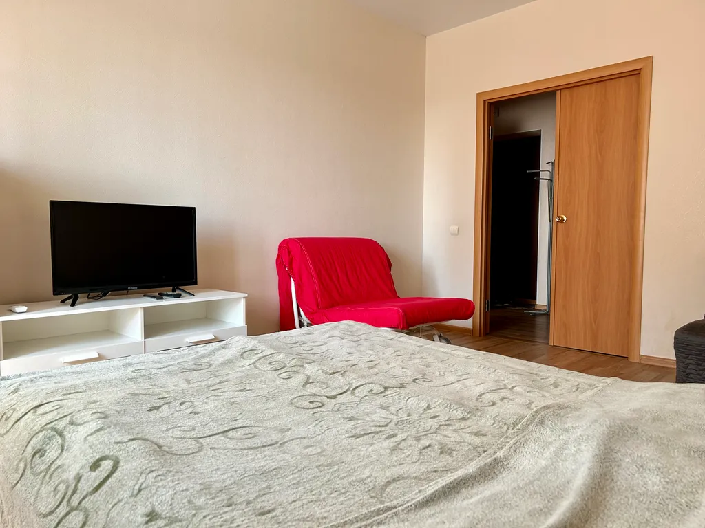 1-комнатная квартира, 15 минут до центра на автомобиле, с парковкой у дома