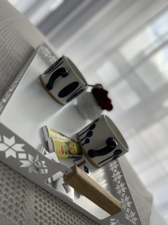 Просторная уютная студия с панорамным остеклением в тихий двор