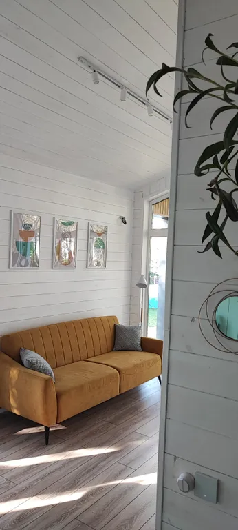 Коттедж Уютный барн с баней на дровах и пением птиц в саду — Заворово