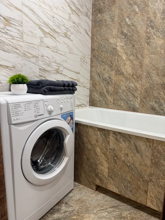 Просторная двух комнатная квартира с новым ремонтом, мебелью и технико