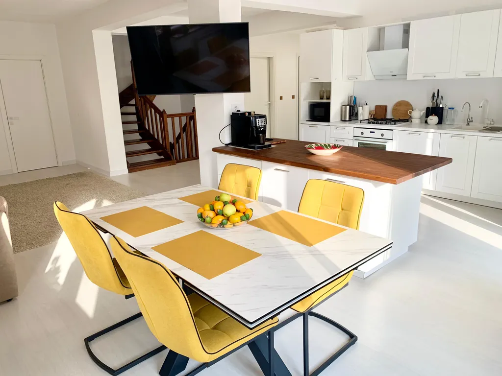 Дом с шикарным видом на горы, с теплым бассейном и баней на дровах