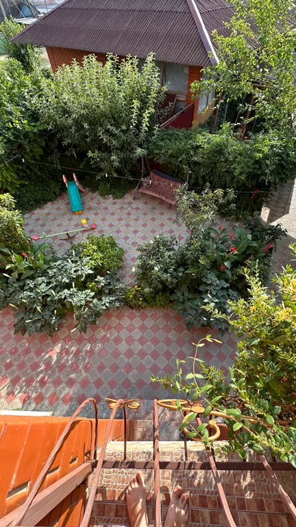 Благоустроенная комната в коттедже с балконом