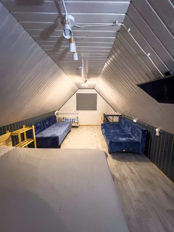 Двухэтажный дом+деревенская баня на дровах