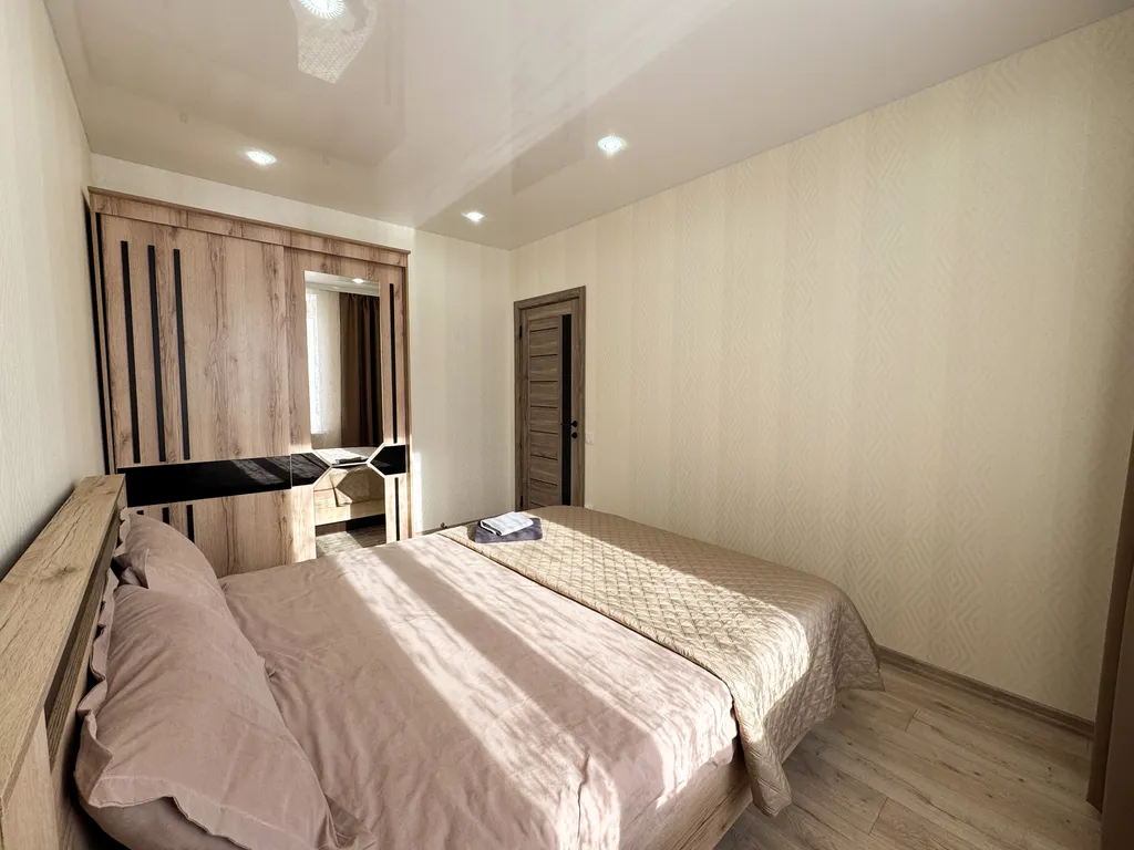 Стильная квартира в центре Мурманска на ул. Октябрьской, 3