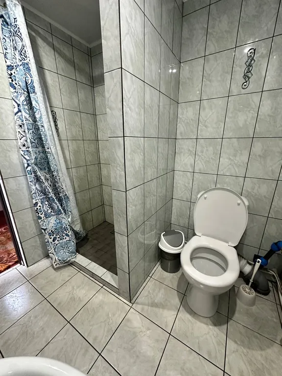 Уютный дом на берегу реки