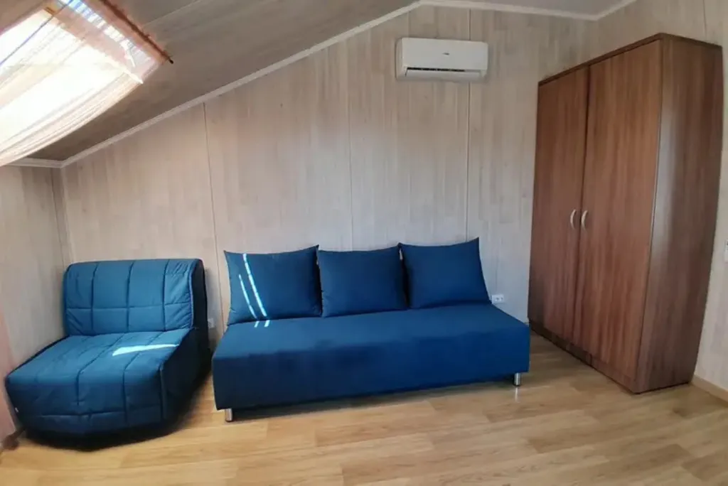 2Семейный двухкомнатный номер с кухней на мансардном этаже