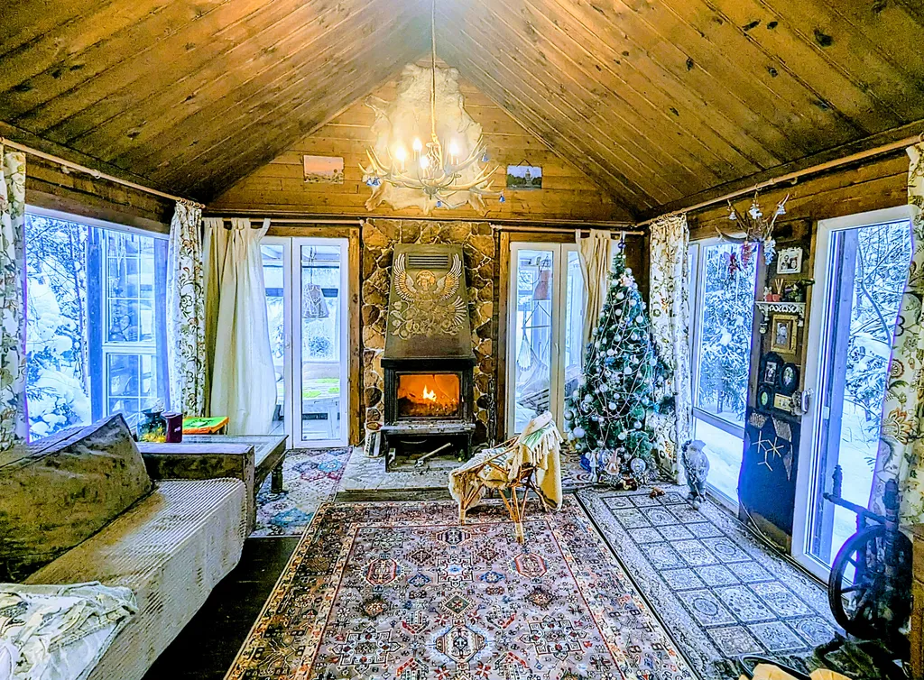 Уютный домик с камином и бассейном