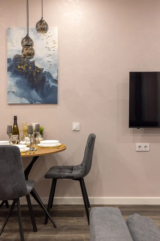 Новая дизайнерская студия на 3 окна Feel At Home у Невского проспекта