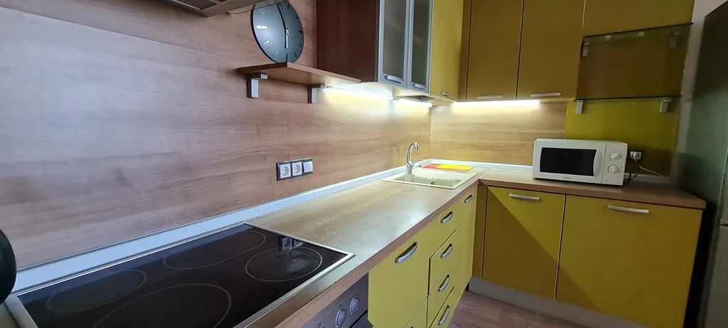 3 комнатная квартира рядом с аквапарком и Дворцом Борьбы