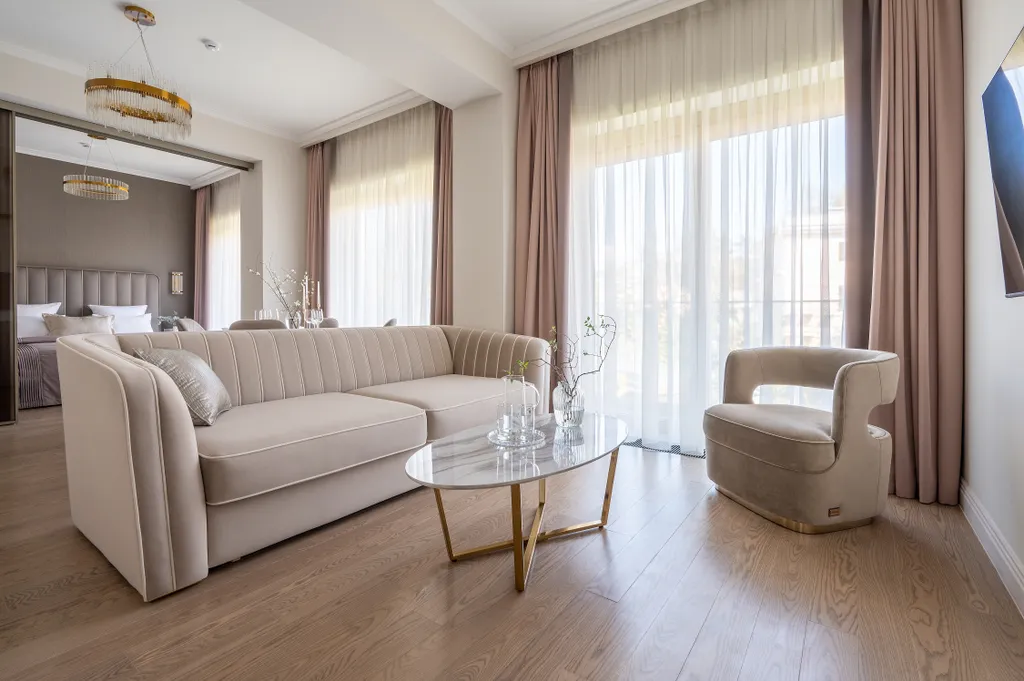 Апартамент люкс с балконом Королевский Вид