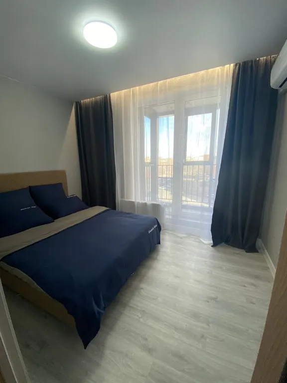 Евро трехкомнатная с джакузи у ЖД вокзала