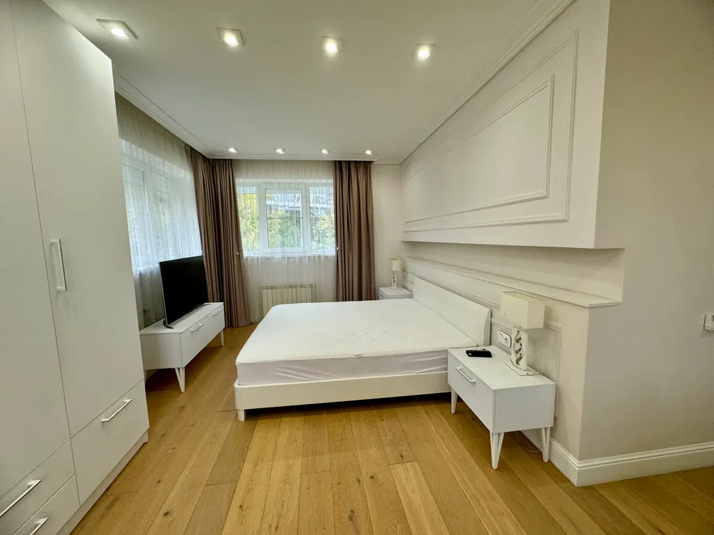 Дом с бассейном и баней у моря