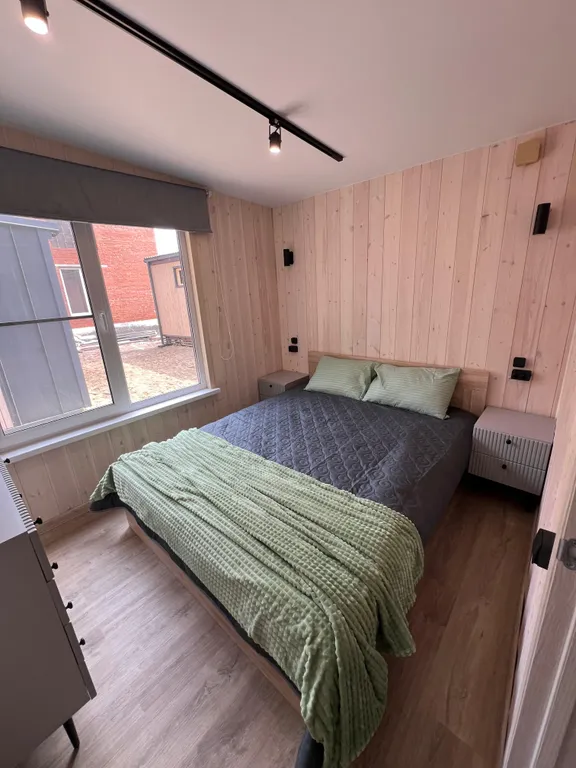 Дом с террасой у реки