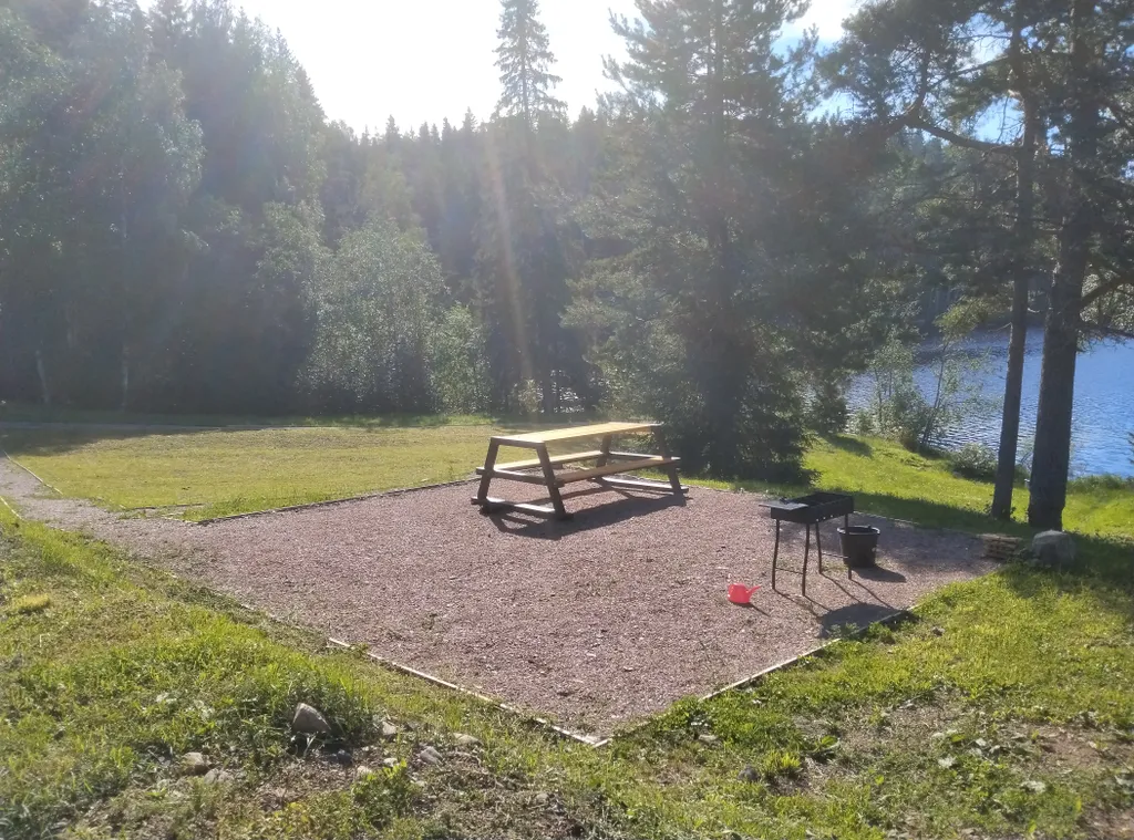 Коттедж Домик с панорамным остеклением, террасой и видом на озеро и лес — Сортавала