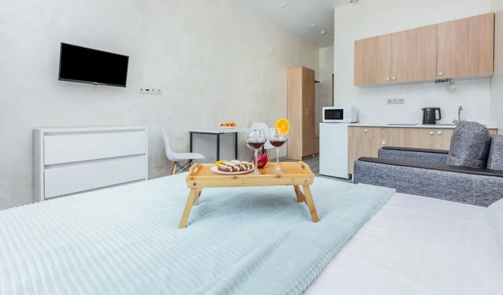 Стильная стyдия с бассейном в ЖК Бизнес класса