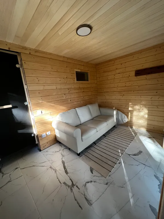 Стильный дом на берегу Ладожского озера с панорамным видом